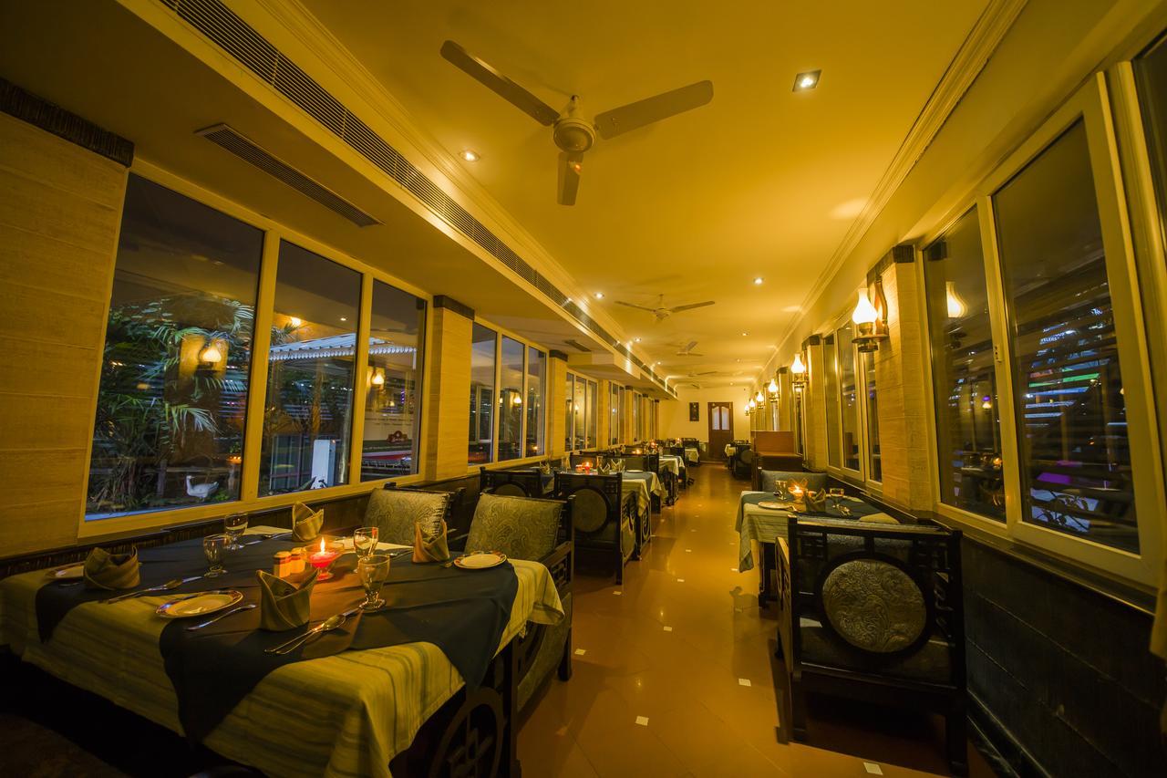 Hotel The Renai Cochin Kochi Esterno foto