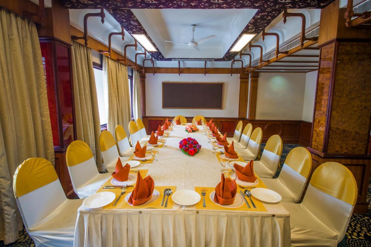 Hotel The Renai Cochin Kochi Esterno foto