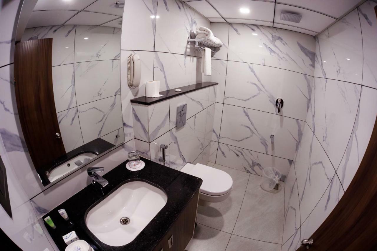 Hotel The Renai Cochin Kochi Esterno foto